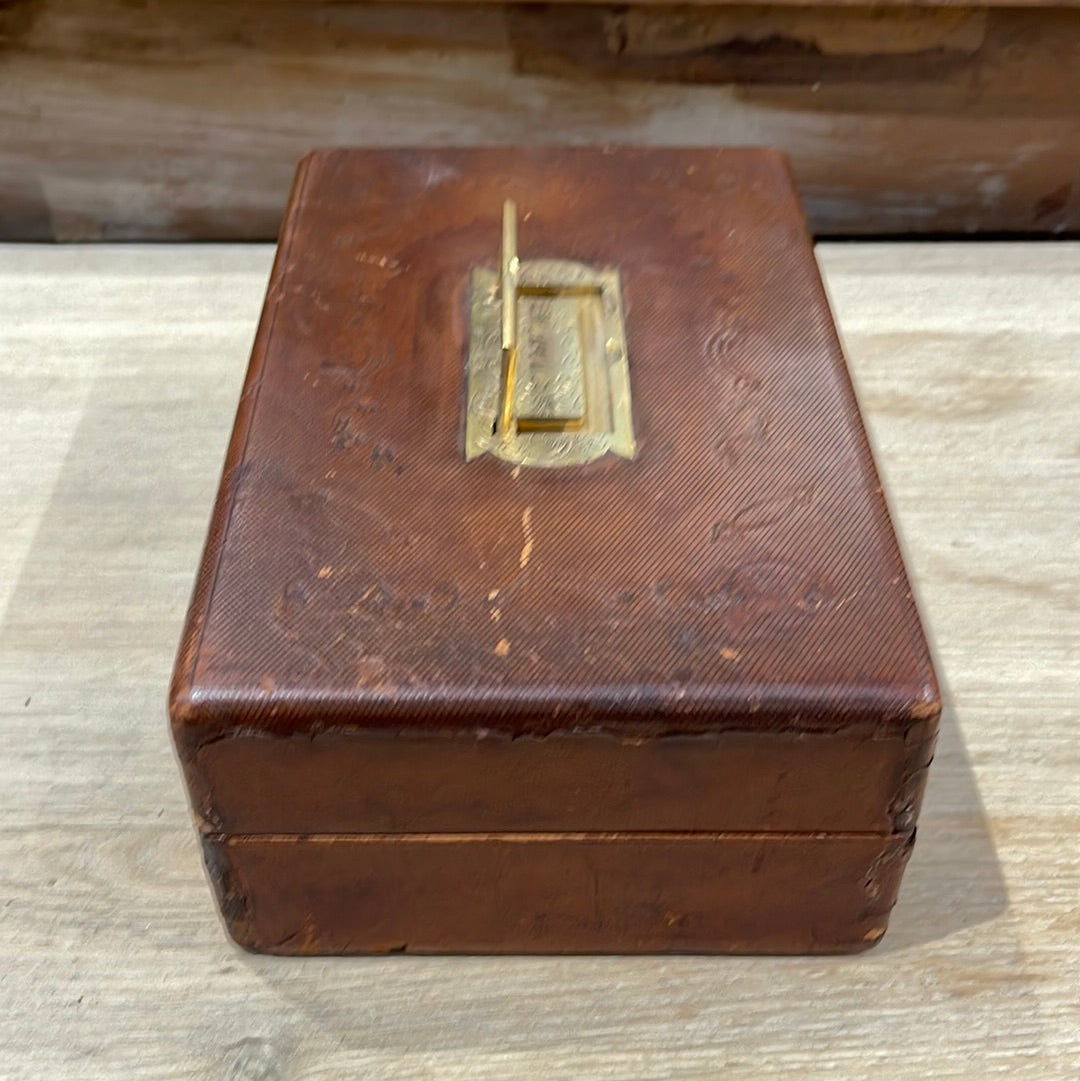 Gentleman Traveling Case with Bottles