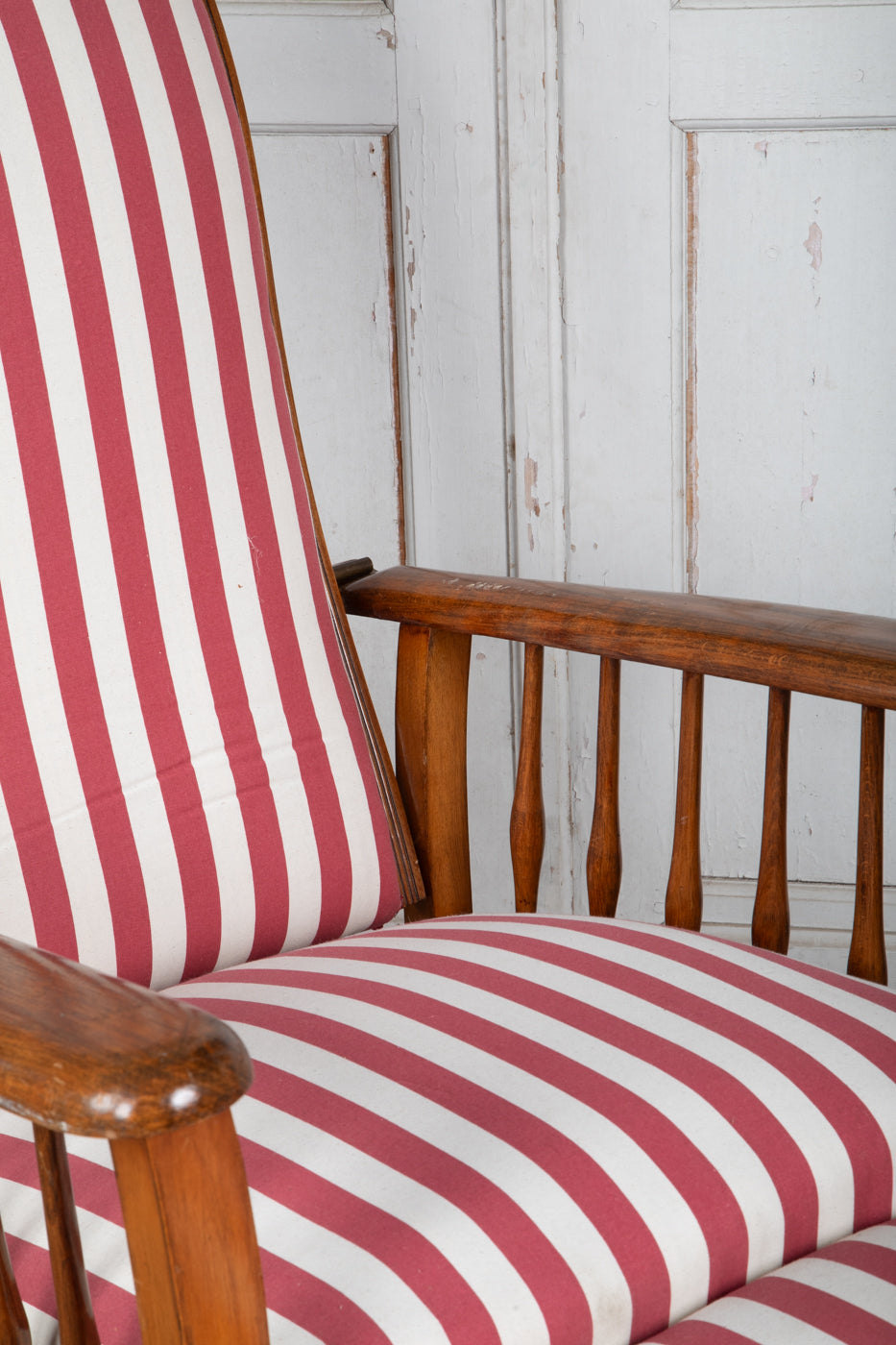 French Morris Reclining Chair with Cushions